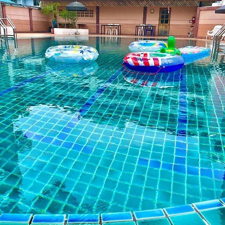 Hotel Pattaya Beach Bagian luar foto