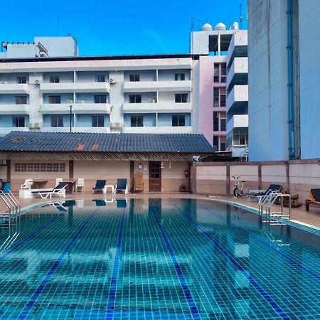Hotel Pattaya Beach Bagian luar foto