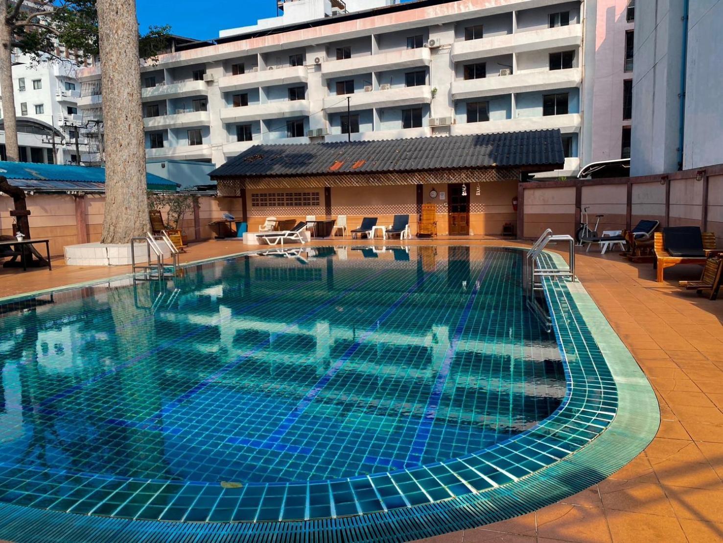 Hotel Pattaya Beach Bagian luar foto