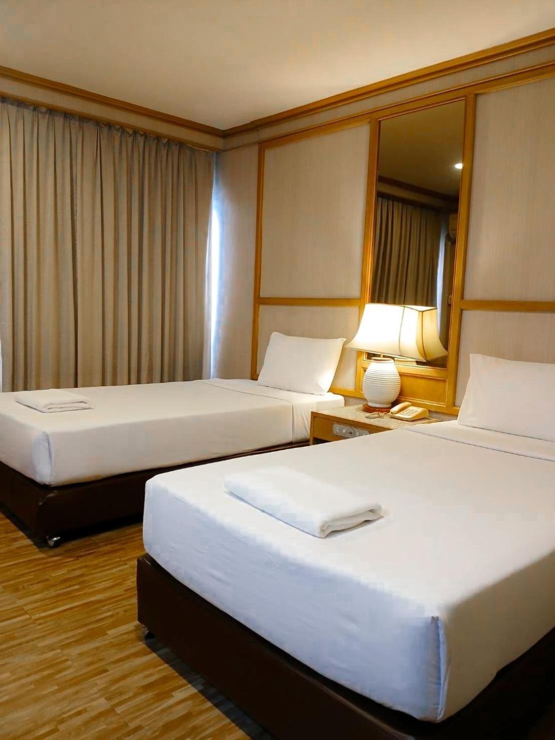 Hotel Pattaya Beach Bagian luar foto